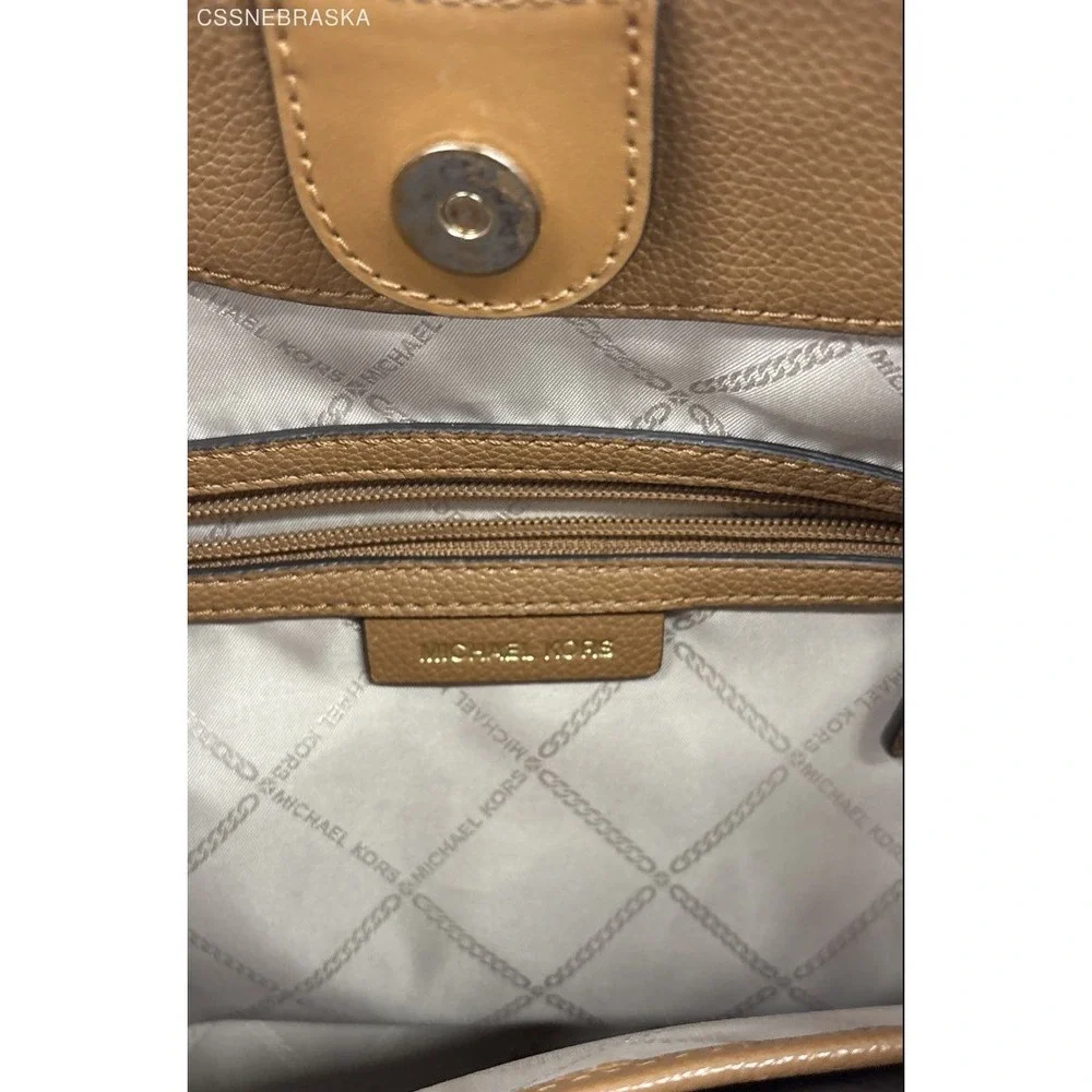 Michael Kors Vanilla/Acorn Bowery Hobo Large‎ Shoulder Bag - Size M